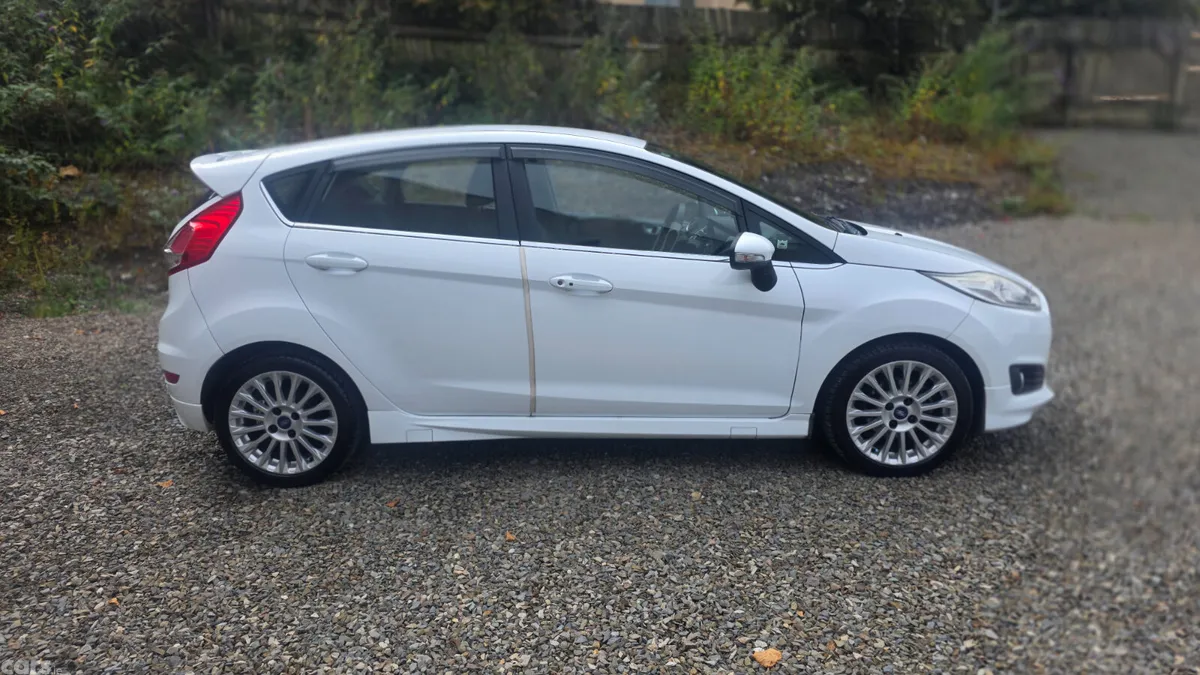 Ford Fiesta Hatchback, Petrol, 2016, White