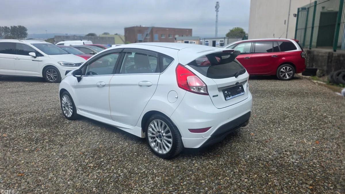 Ford Fiesta Hatchback, Petrol, 2016, White