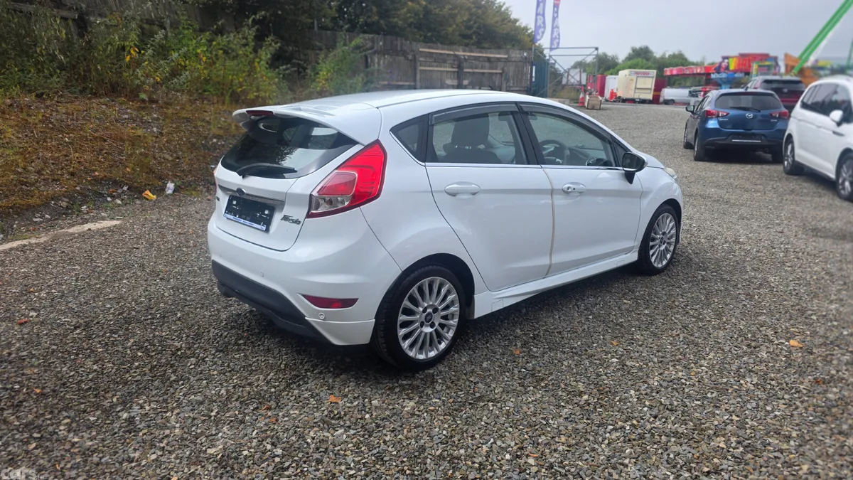 Ford Fiesta Hatchback, Petrol, 2016, White