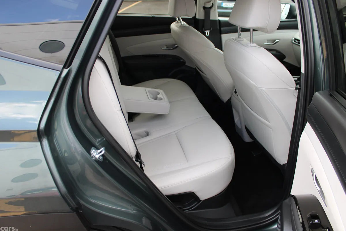 Hyundai Tucson SUV, Petrol Hybrid, 2024, Green