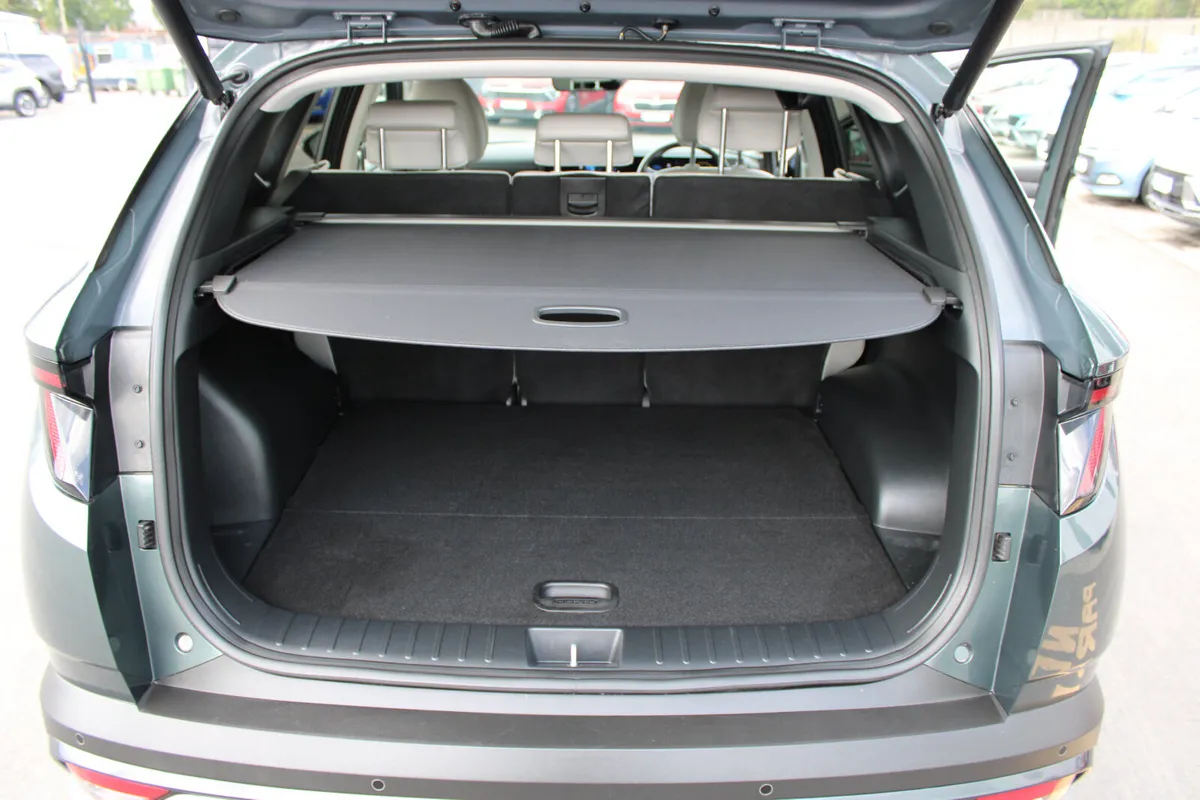 Hyundai Tucson SUV, Petrol Hybrid, 2024, Green