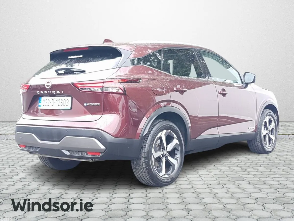 Nissan Qashqai MPV, Petrol Hybrid, 2023, Red