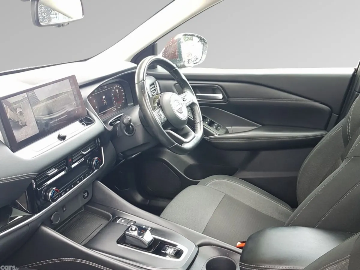 Nissan Qashqai MPV, Petrol Hybrid, 2023, Red