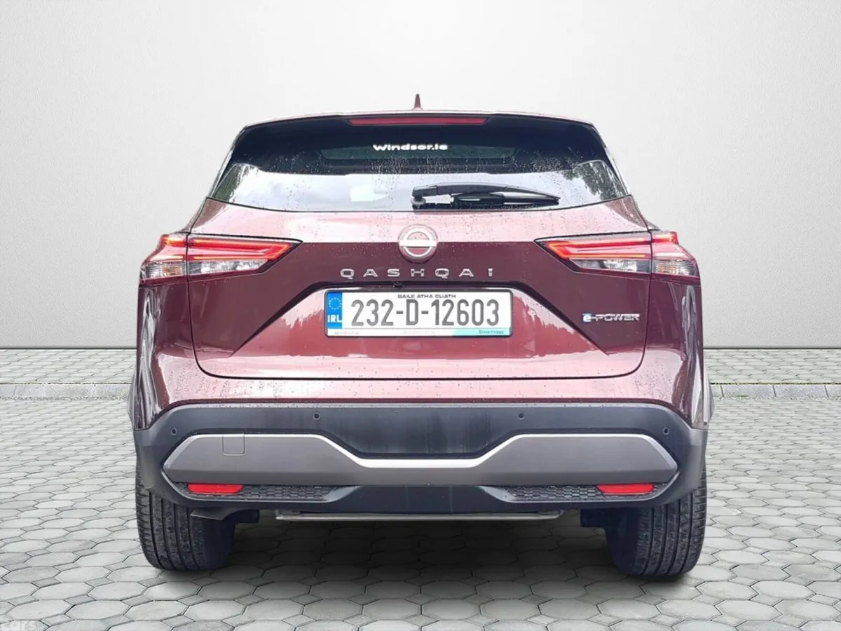 Nissan Qashqai MPV, Petrol Hybrid, 2023, Red