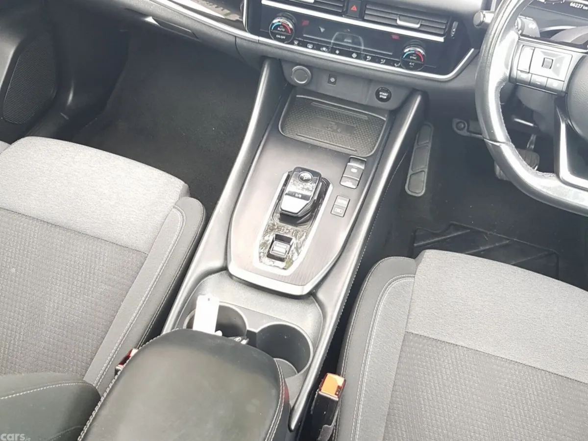 Nissan Qashqai MPV, Petrol Hybrid, 2023, Red