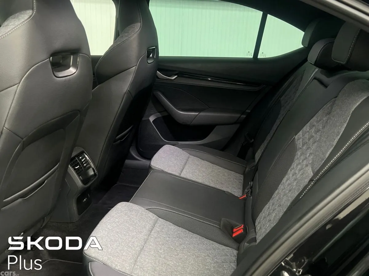 Skoda Octavia Saloon, Diesel, 2026, Black