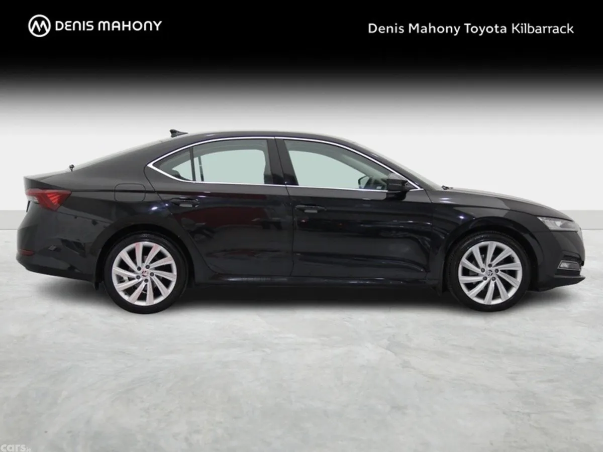 Skoda Octavia Hatchback, Petrol, 2022, Black
