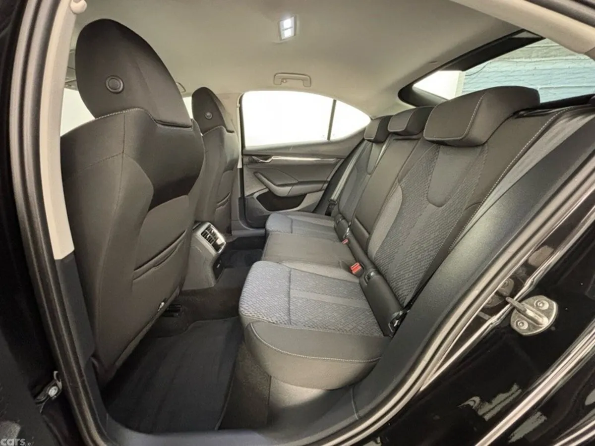 Skoda Octavia Hatchback, Petrol, 2022, Black