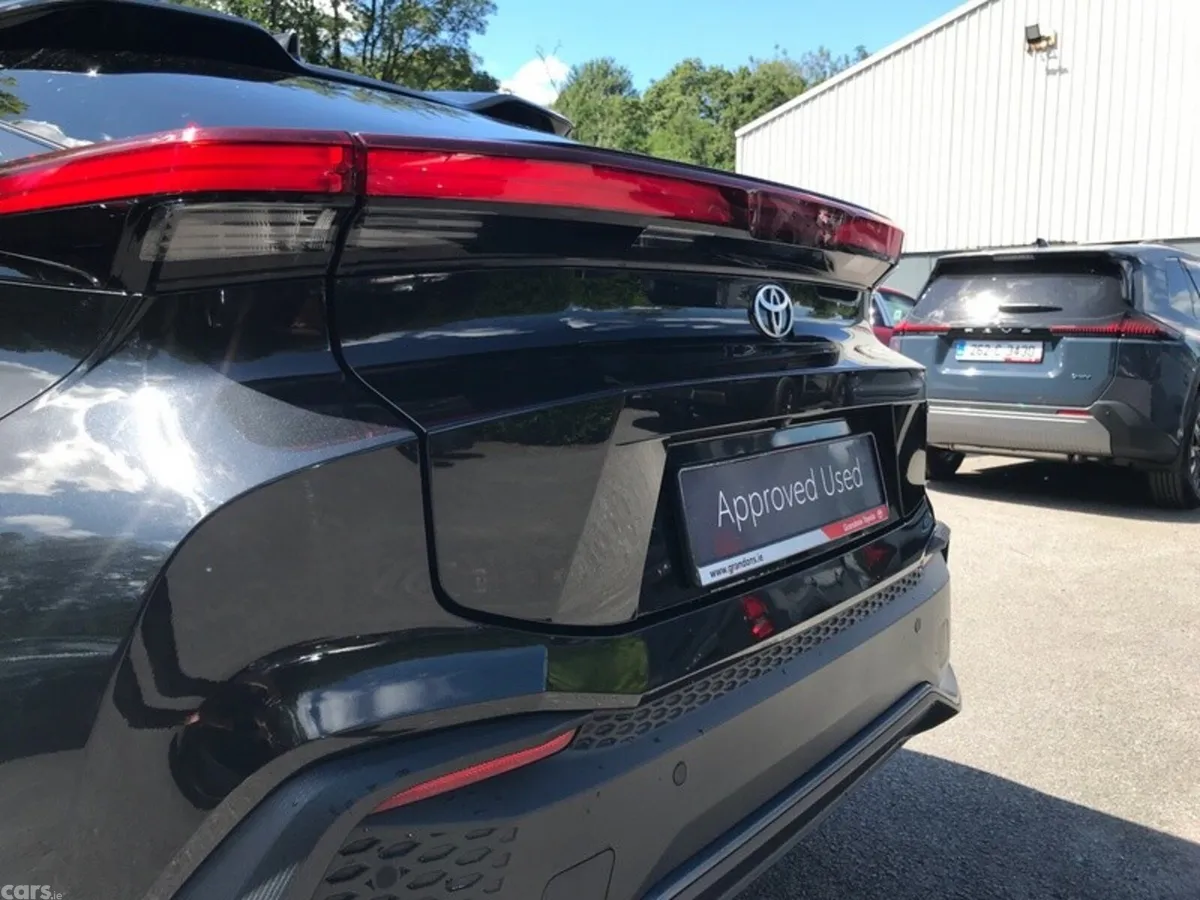 Toyota C-HR SUV, Petrol Hybrid, 2024, Black