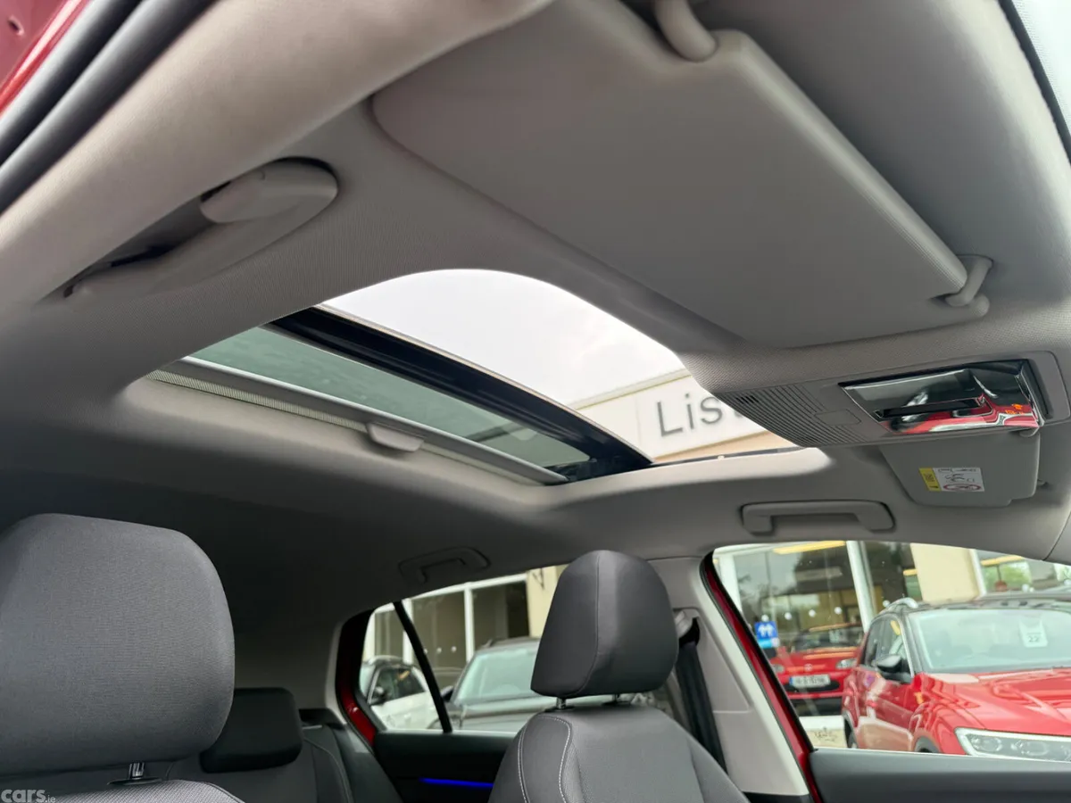 Volkswagen Golf Hatchback, Diesel, 2022, Red