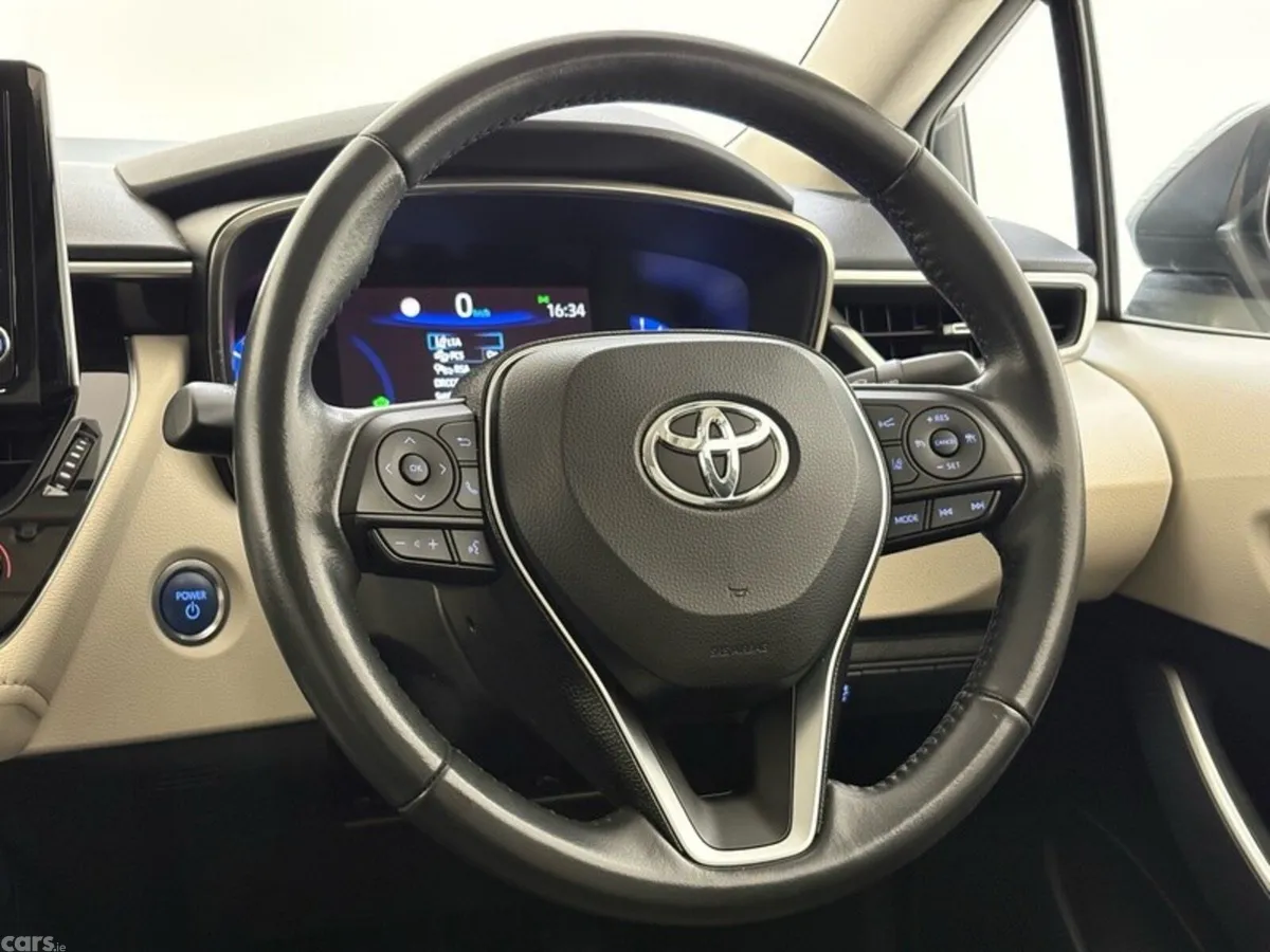 Toyota Corolla Saloon, Petrol Hybrid, 2021, Silver