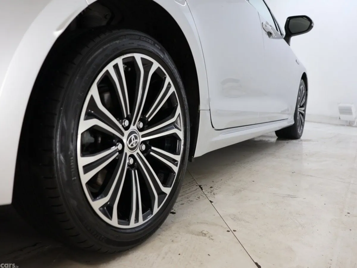 Toyota Corolla Saloon, Petrol Hybrid, 2021, Silver