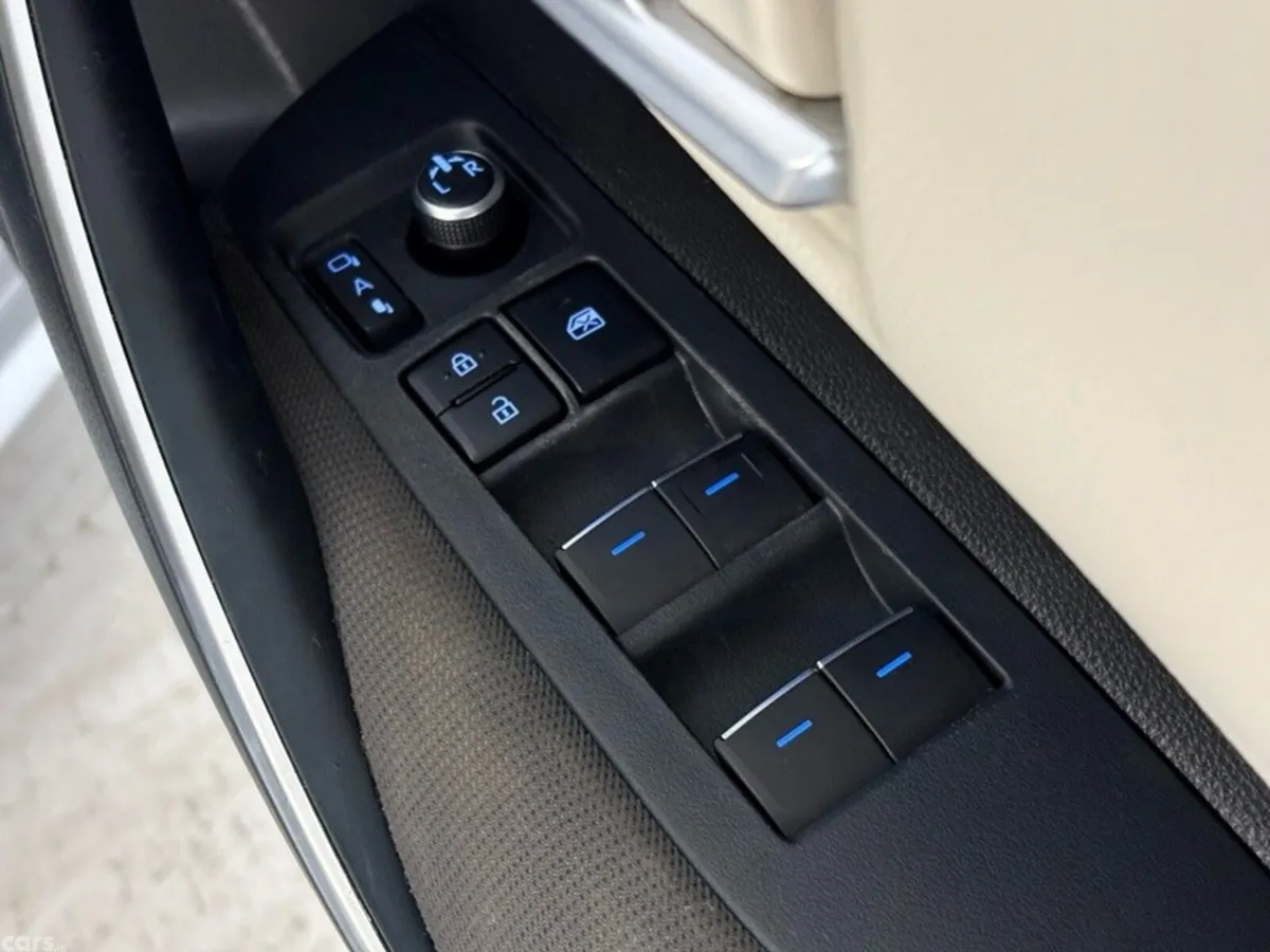 Toyota Corolla Saloon, Petrol Hybrid, 2021, Silver