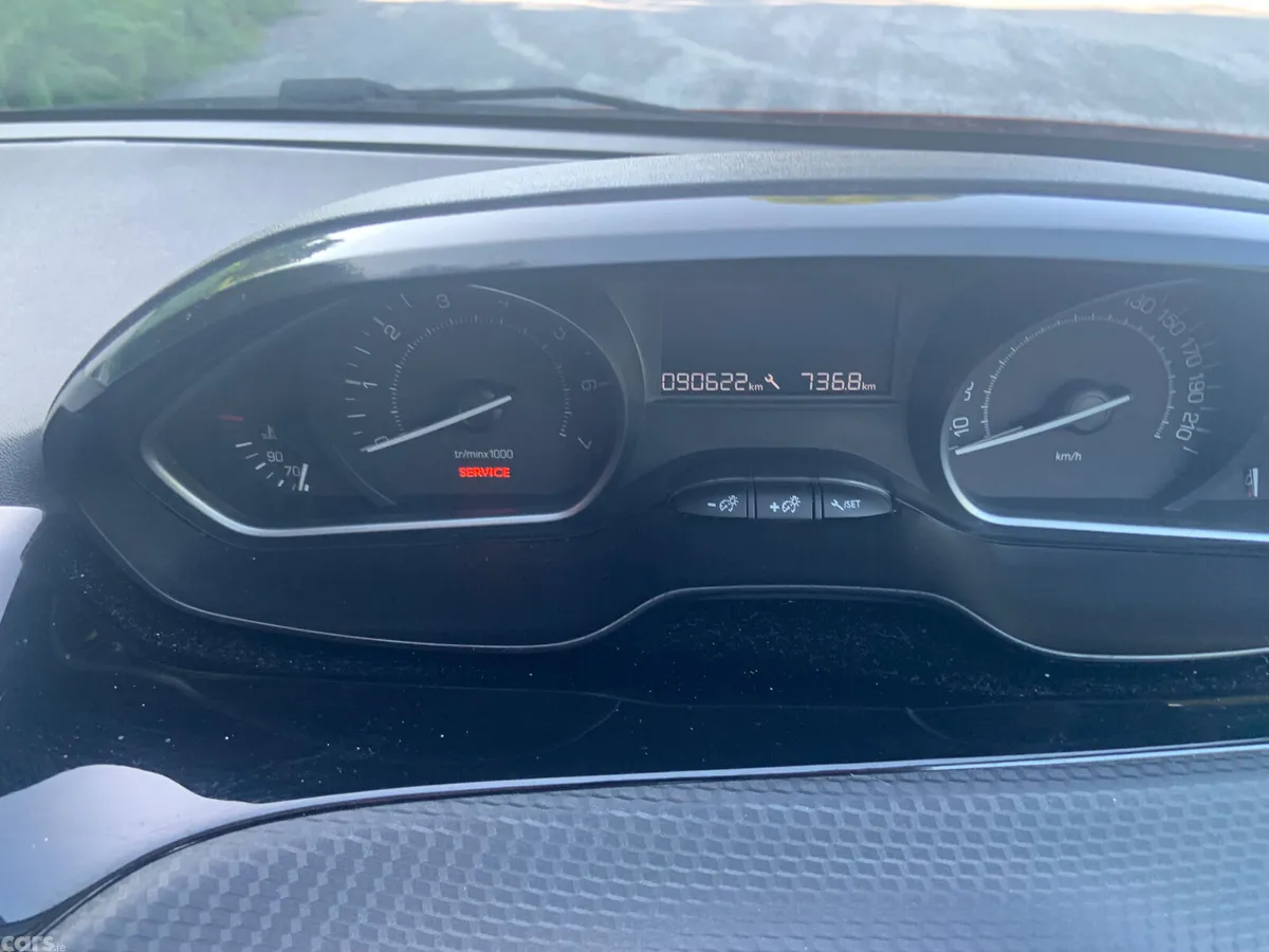 Peugeot 208 Hatchback, Petrol, 2016, Red