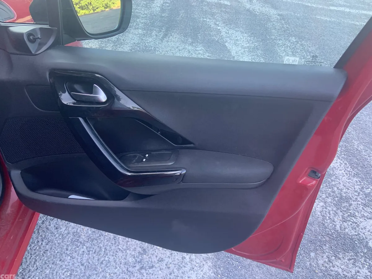 Peugeot 208 Hatchback, Petrol, 2016, Red