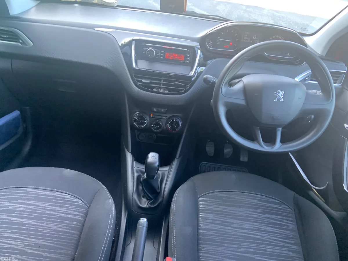 Peugeot 208 Hatchback, Petrol, 2016, Red