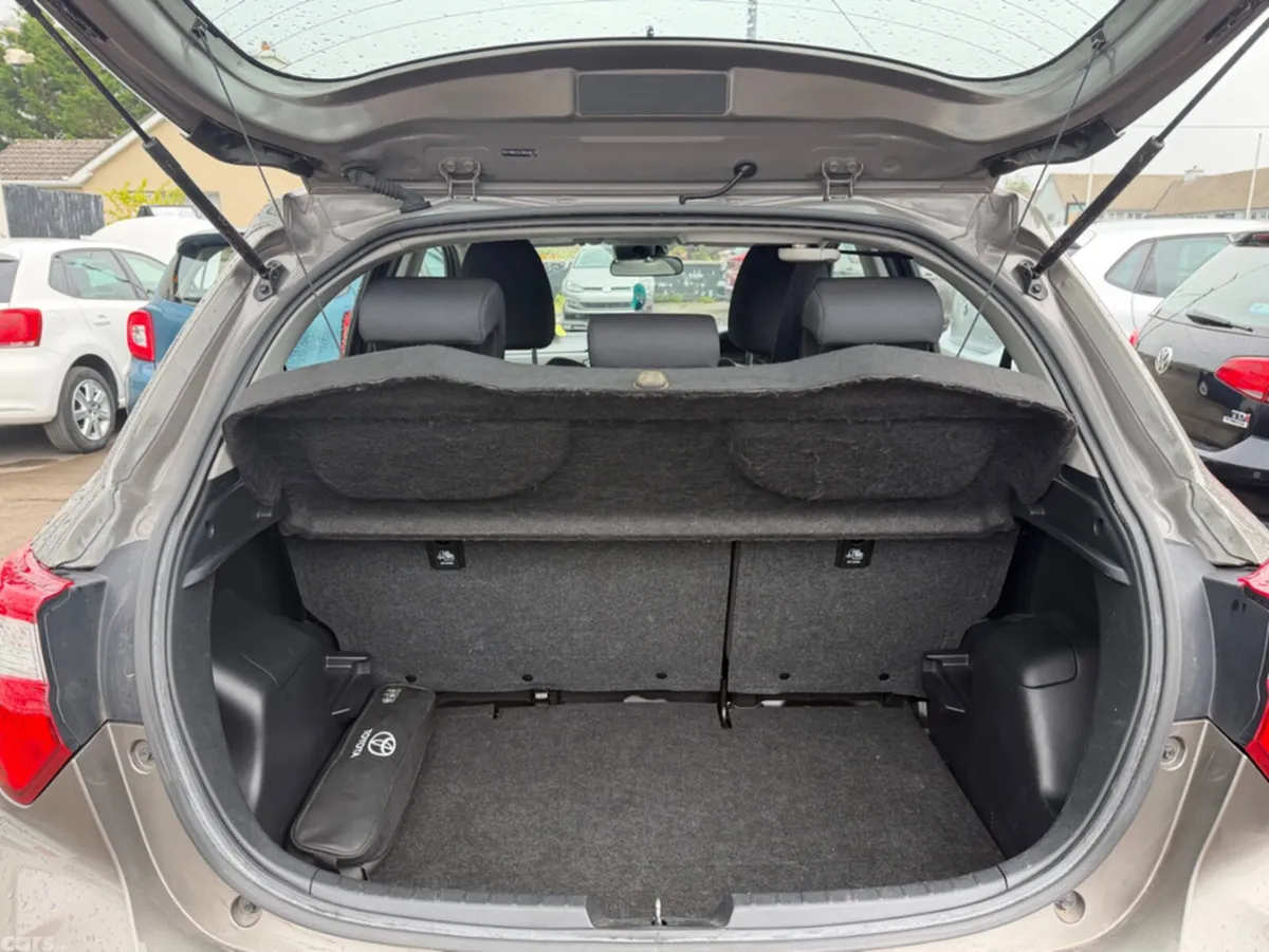 Toyota Yaris Hatchback, Petrol, 2018, Grey