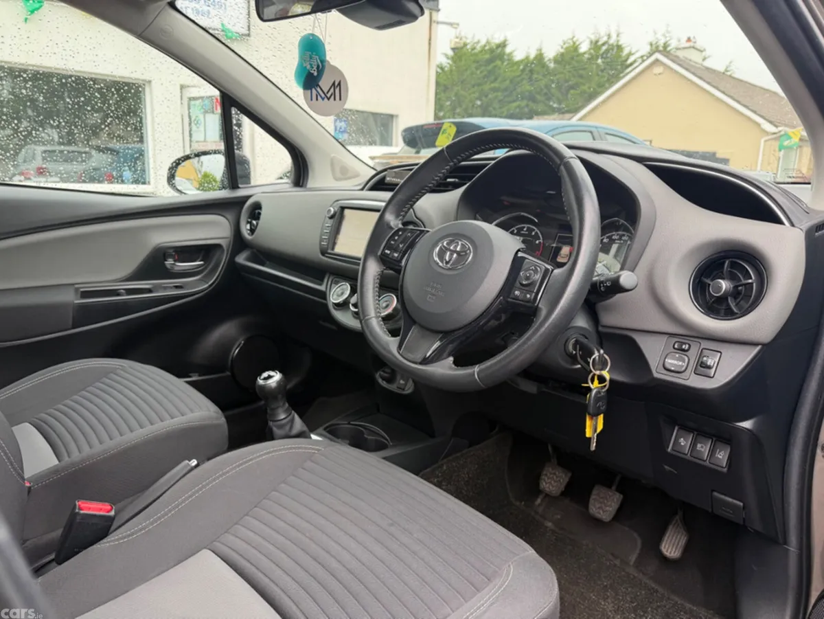 Toyota Yaris Hatchback, Petrol, 2018, Grey
