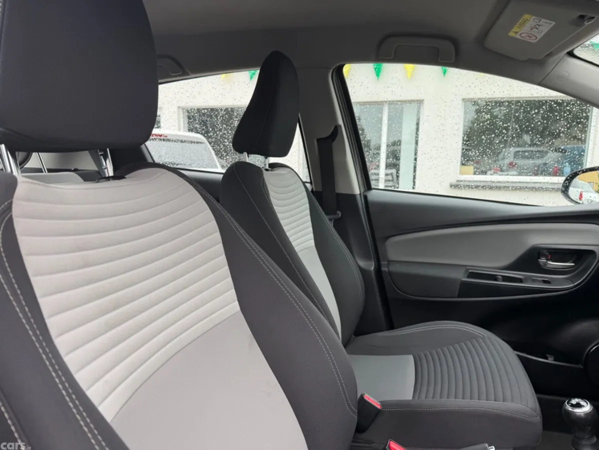 Toyota Yaris Hatchback, Petrol, 2018, Grey