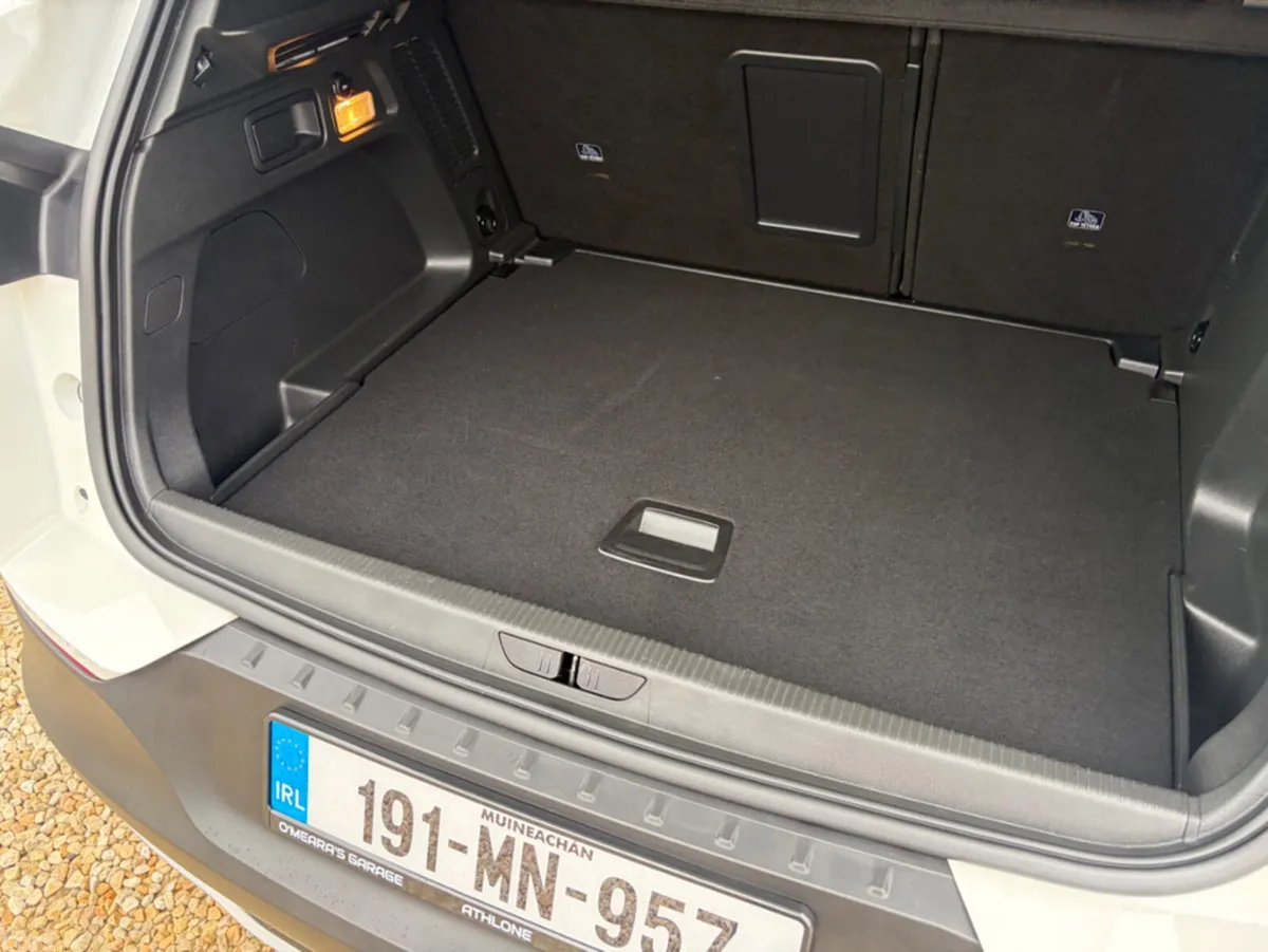 Vauxhall Grandland X Hatchback, Petrol, 2019, White