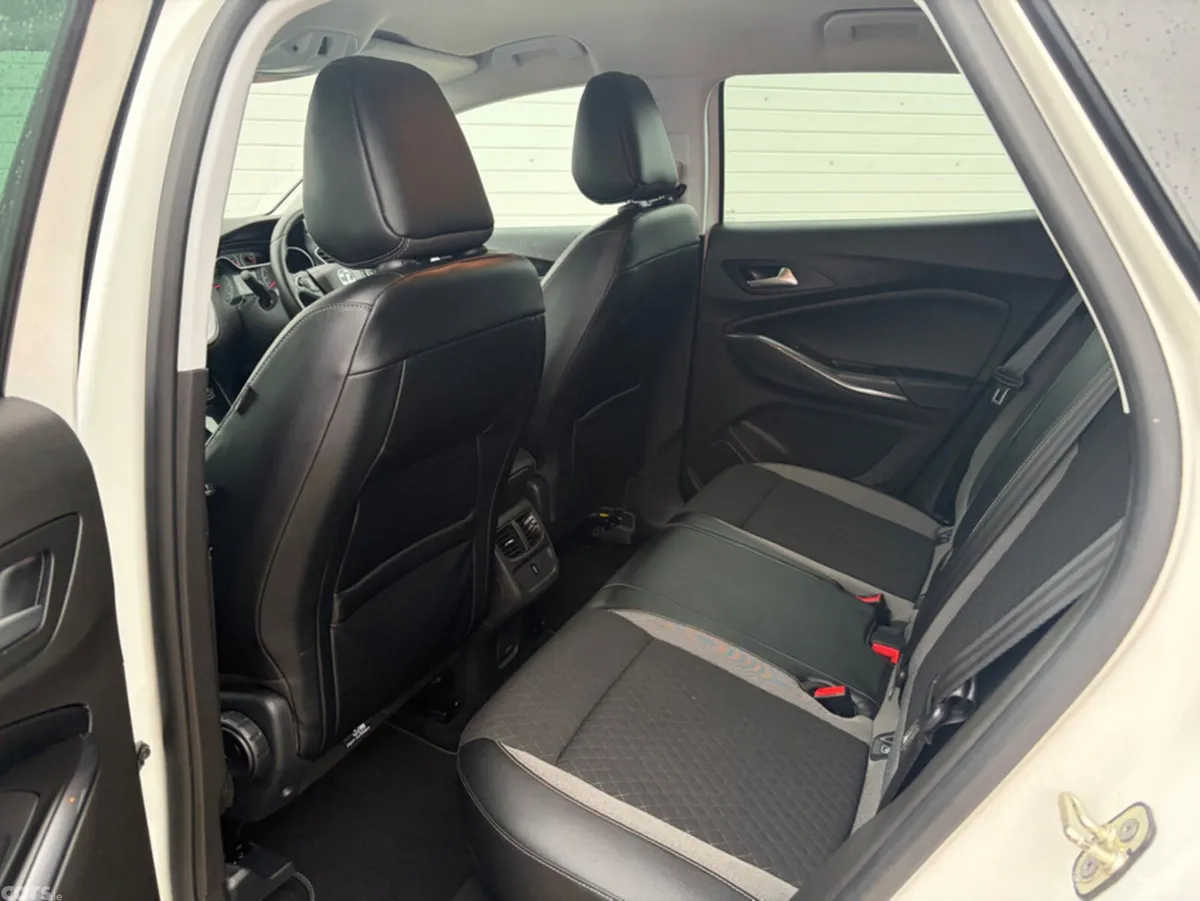 Vauxhall Grandland X Hatchback, Petrol, 2019, White