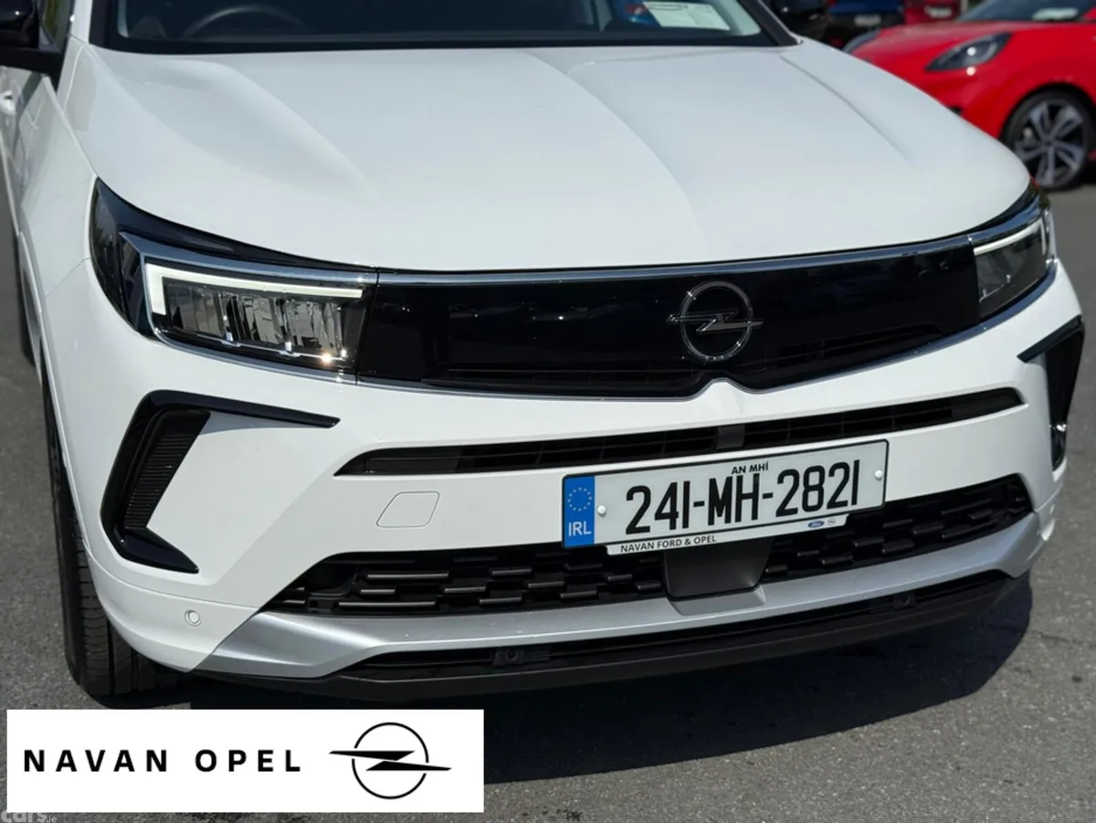 Opel Grandland SUV, Petrol Plug-in Hybrid, 2024, White