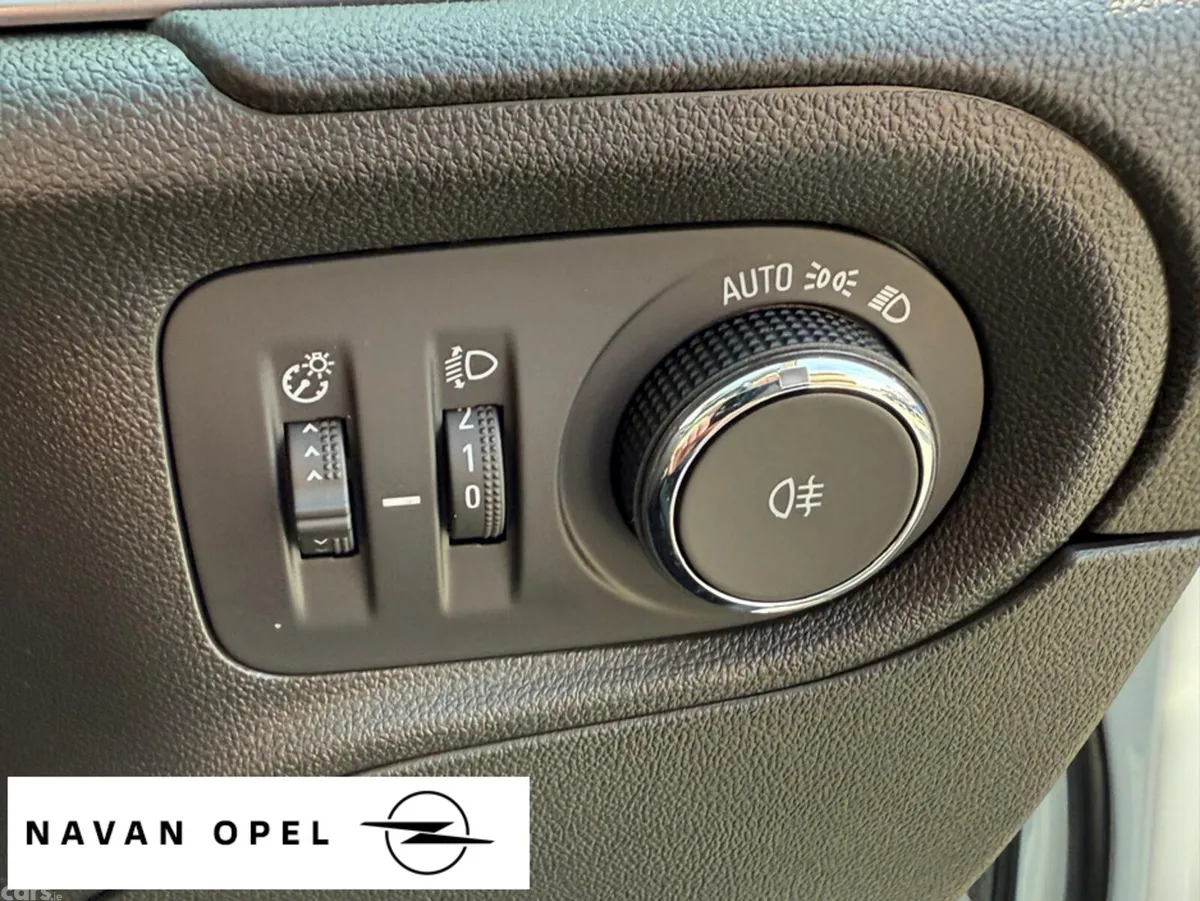 Opel Grandland SUV, Petrol Plug-in Hybrid, 2024, White