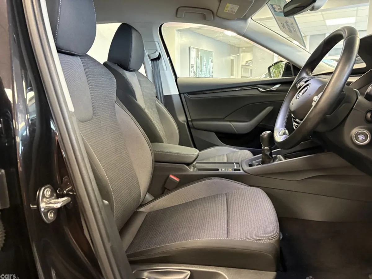 Skoda Octavia Hatchback, Diesel, 2022, Black
