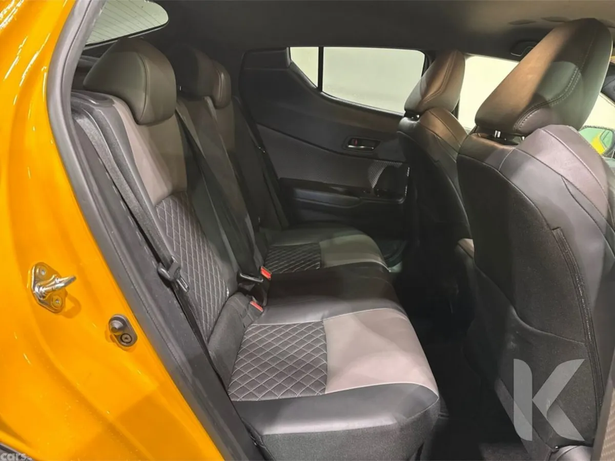 Toyota C-HR SUV, Petrol Hybrid, 2022, Yellow