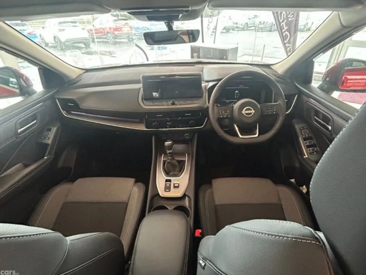 Nissan Qashqai MPV, Petrol Hybrid, 2026, Red