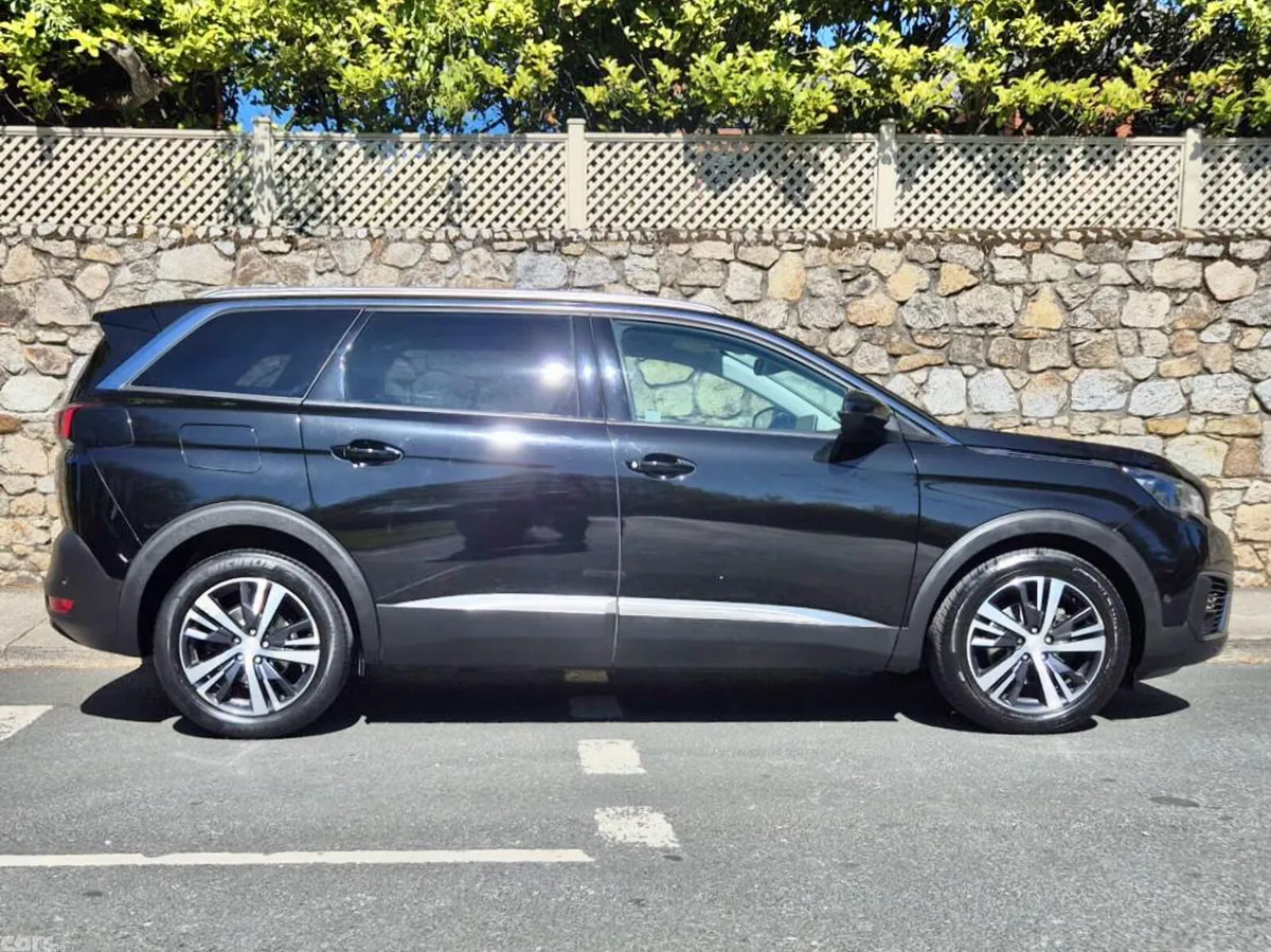 Peugeot 5008 MPV, Diesel, 2019, Black