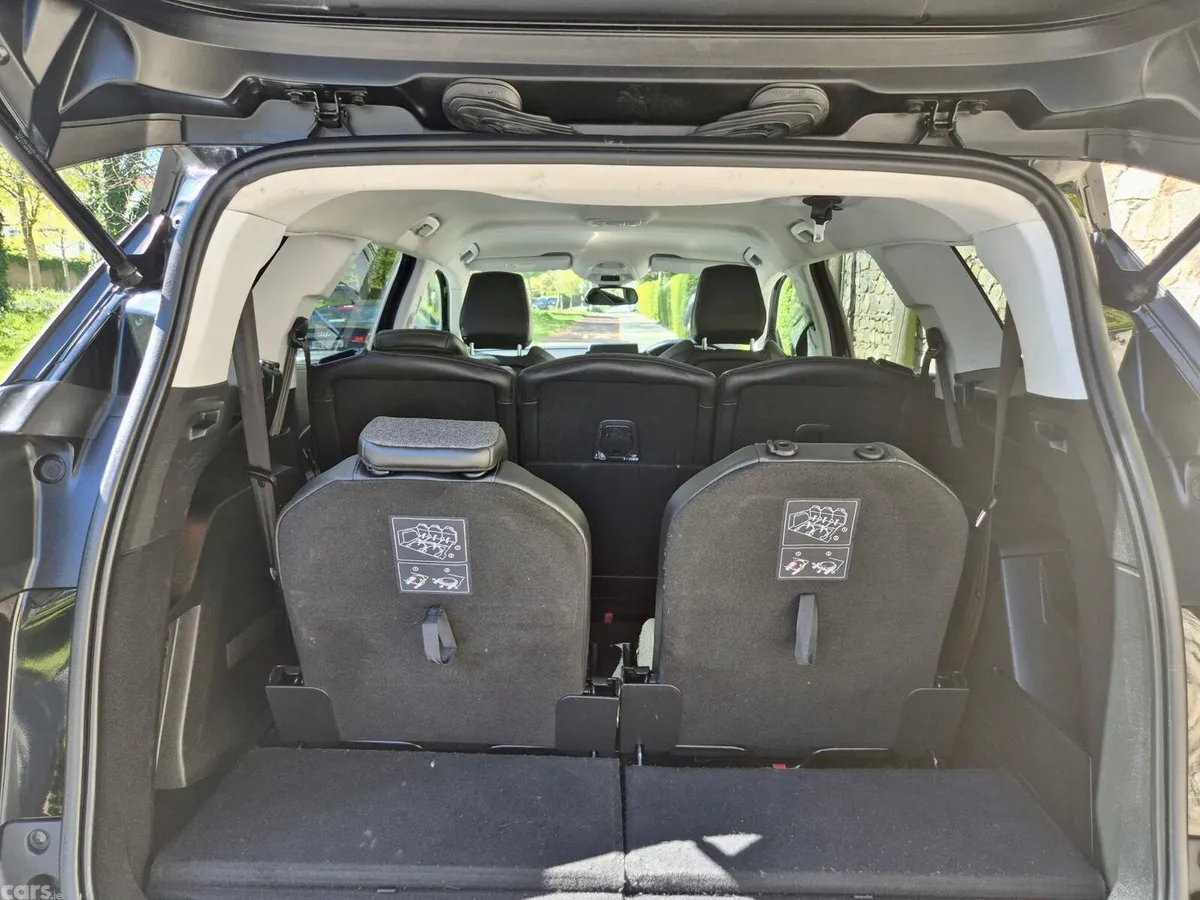 Peugeot 5008 MPV, Diesel, 2019, Black