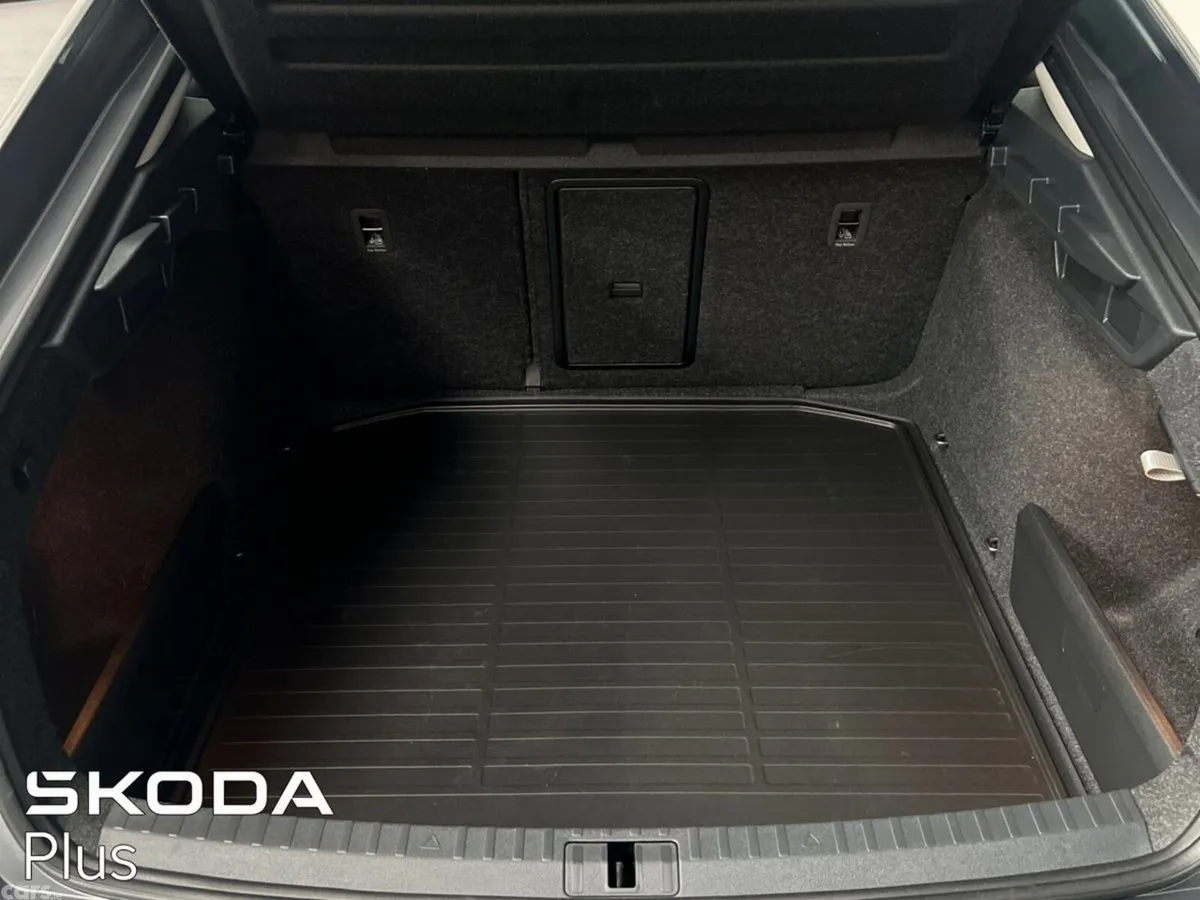 Skoda Octavia Saloon, Diesel, 2024, Grey