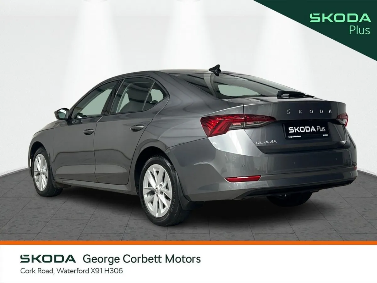 Skoda Octavia Saloon, Diesel, 2024, Grey