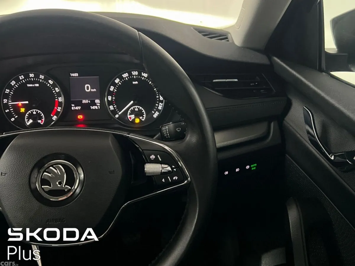 Skoda Octavia Saloon, Diesel, 2024, Grey