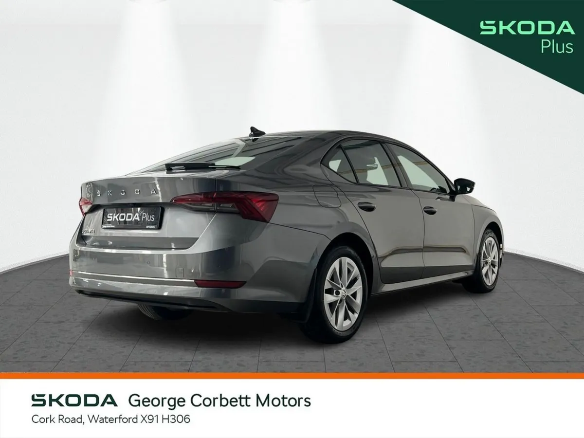 Skoda Octavia Saloon, Diesel, 2024, Grey