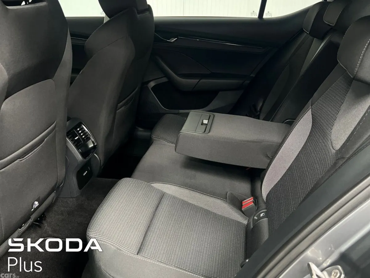 Skoda Octavia Saloon, Diesel, 2024, Grey