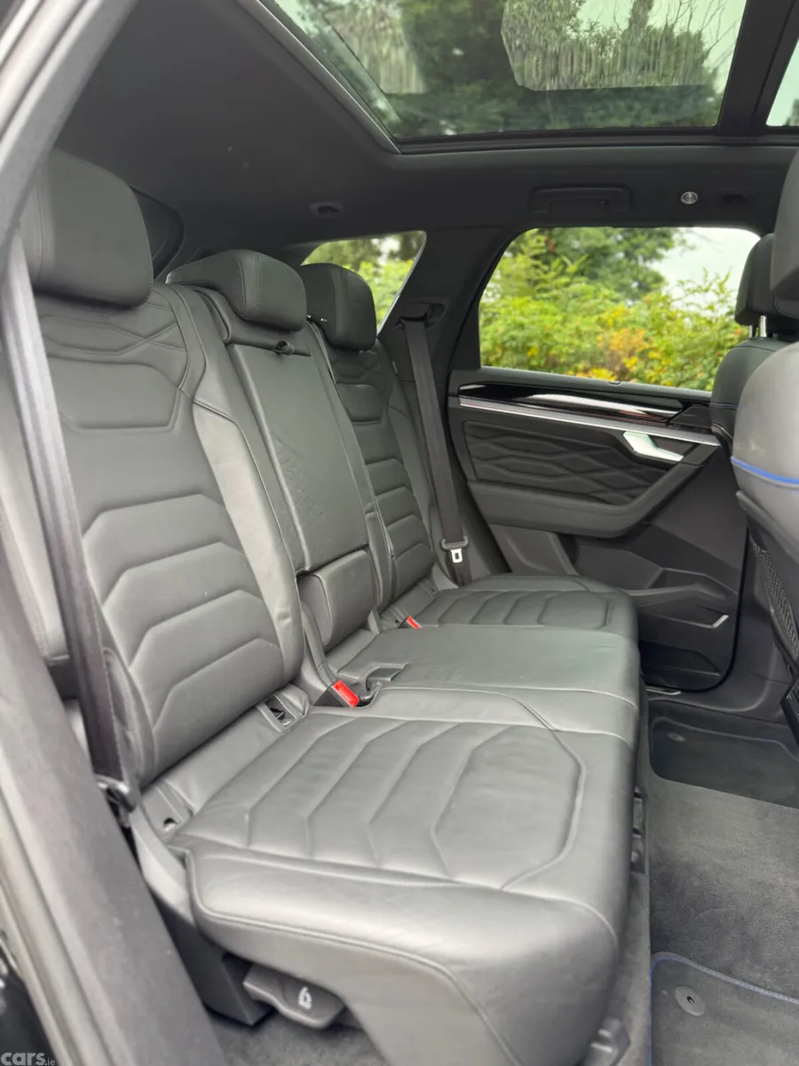 Volkswagen Touareg SUV, Petrol Plug-in Hybrid, 2024, Black