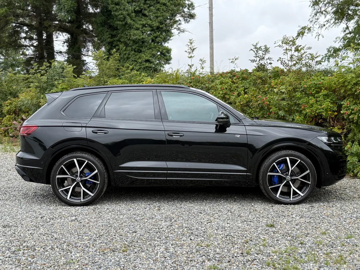 Volkswagen Touareg SUV, Petrol Plug-in Hybrid, 2024, Black