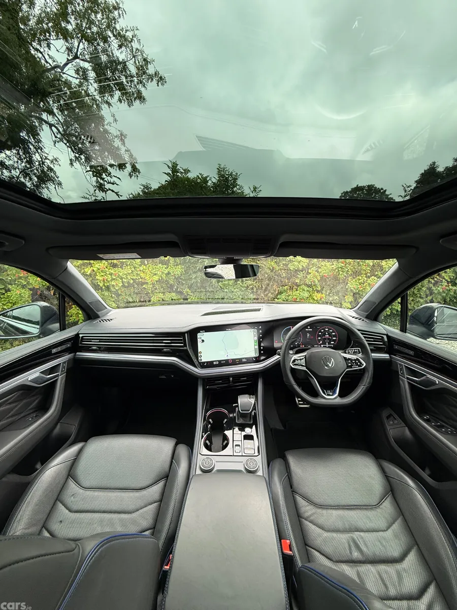 Volkswagen Touareg SUV, Petrol Plug-in Hybrid, 2024, Black
