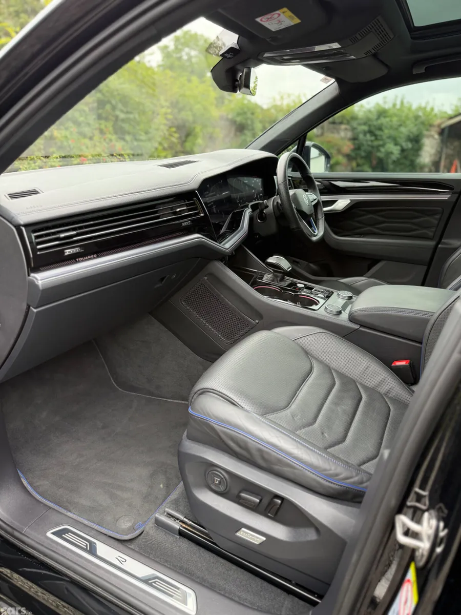 Volkswagen Touareg SUV, Petrol Plug-in Hybrid, 2024, Black