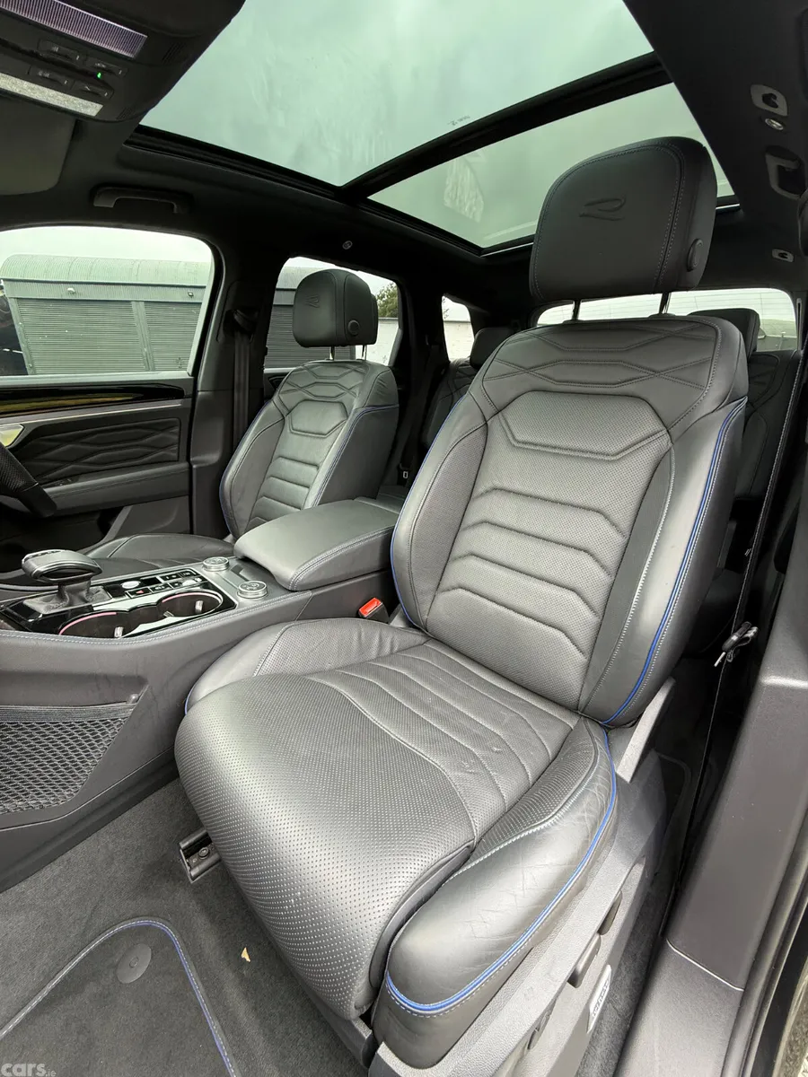 Volkswagen Touareg SUV, Petrol Plug-in Hybrid, 2024, Black