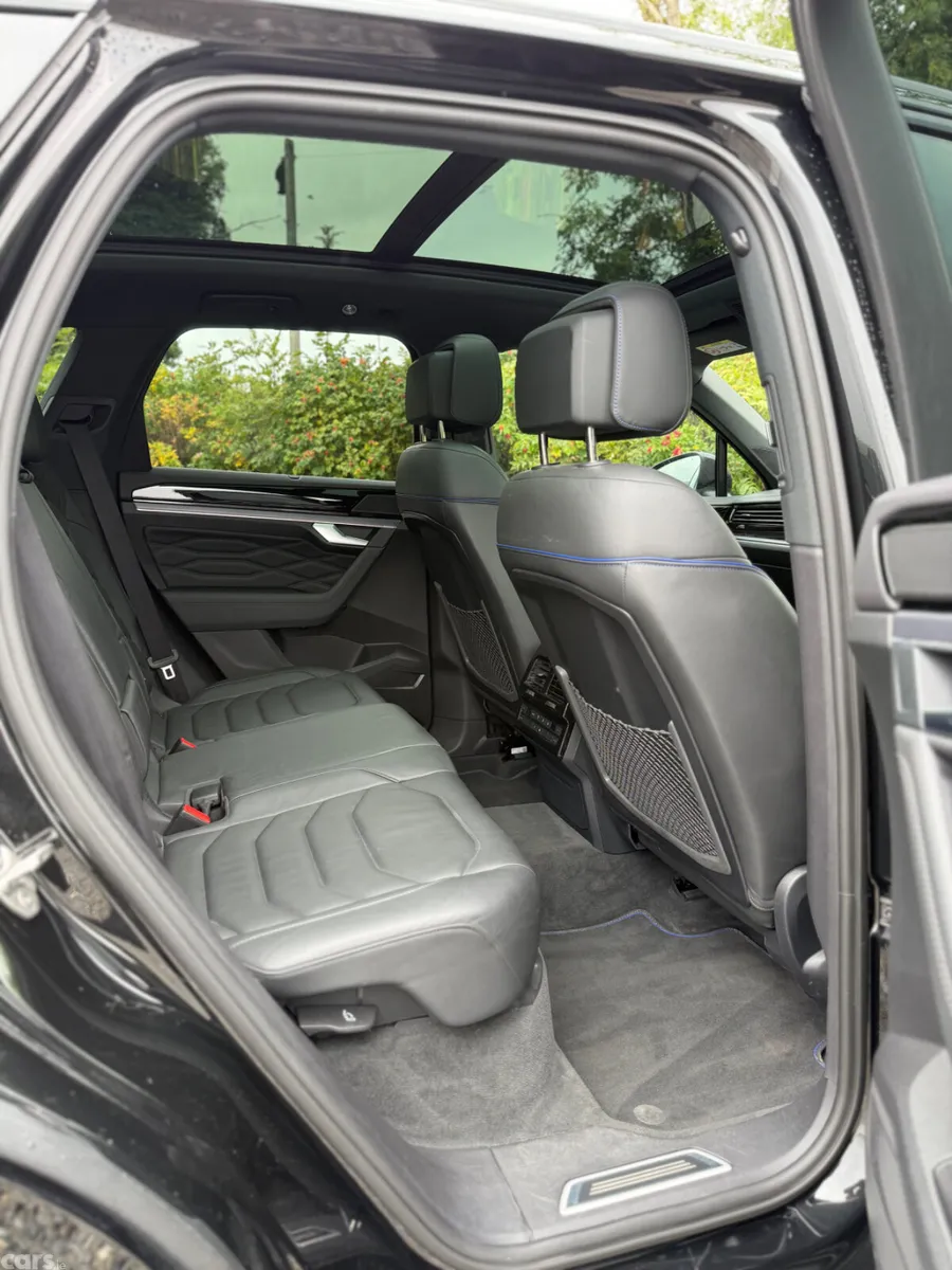 Volkswagen Touareg SUV, Petrol Plug-in Hybrid, 2024, Black