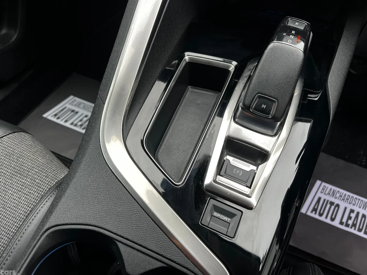 Peugeot 5008 SUV, Petrol, 2020, Black
