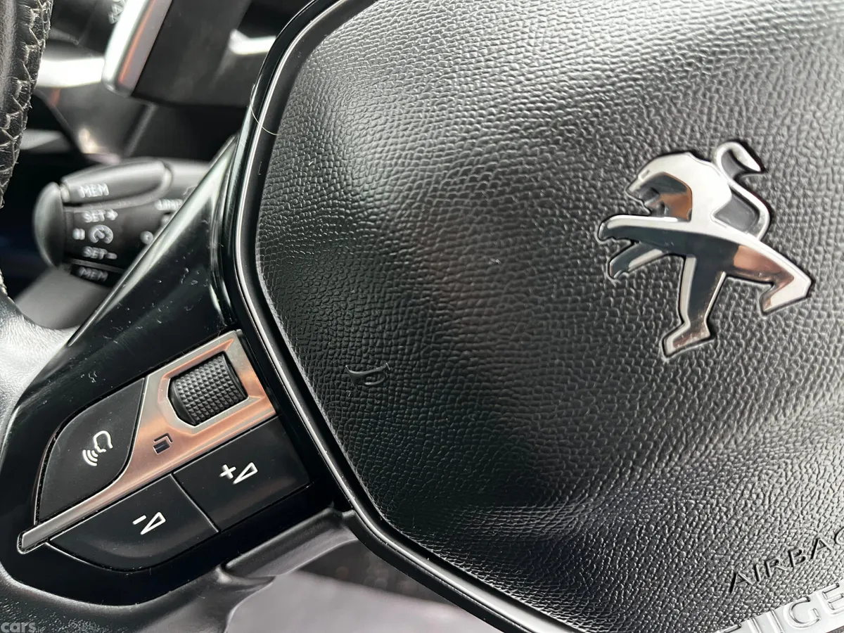 Peugeot 5008 SUV, Petrol, 2020, Black