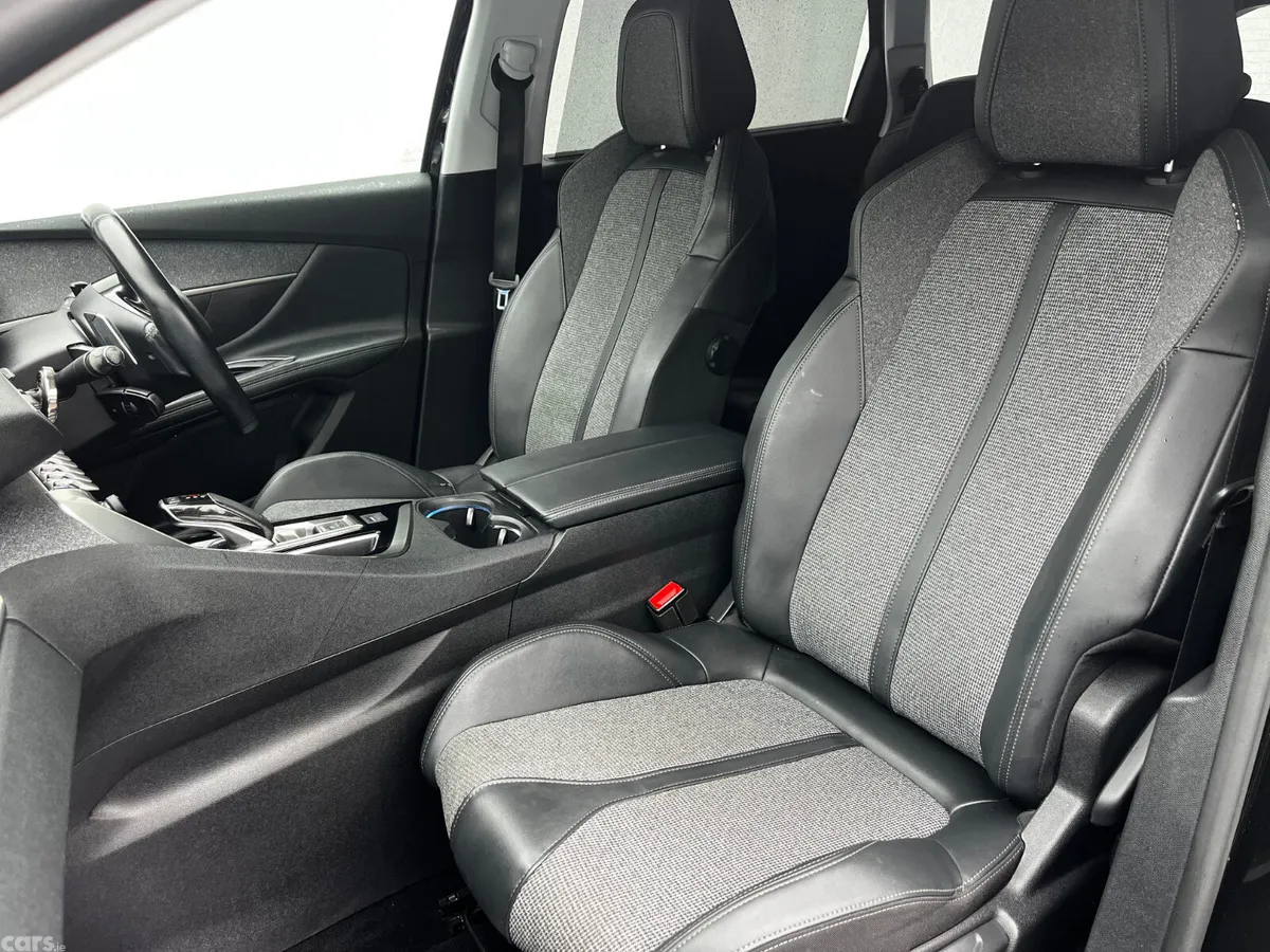 Peugeot 5008 SUV, Petrol, 2020, Black