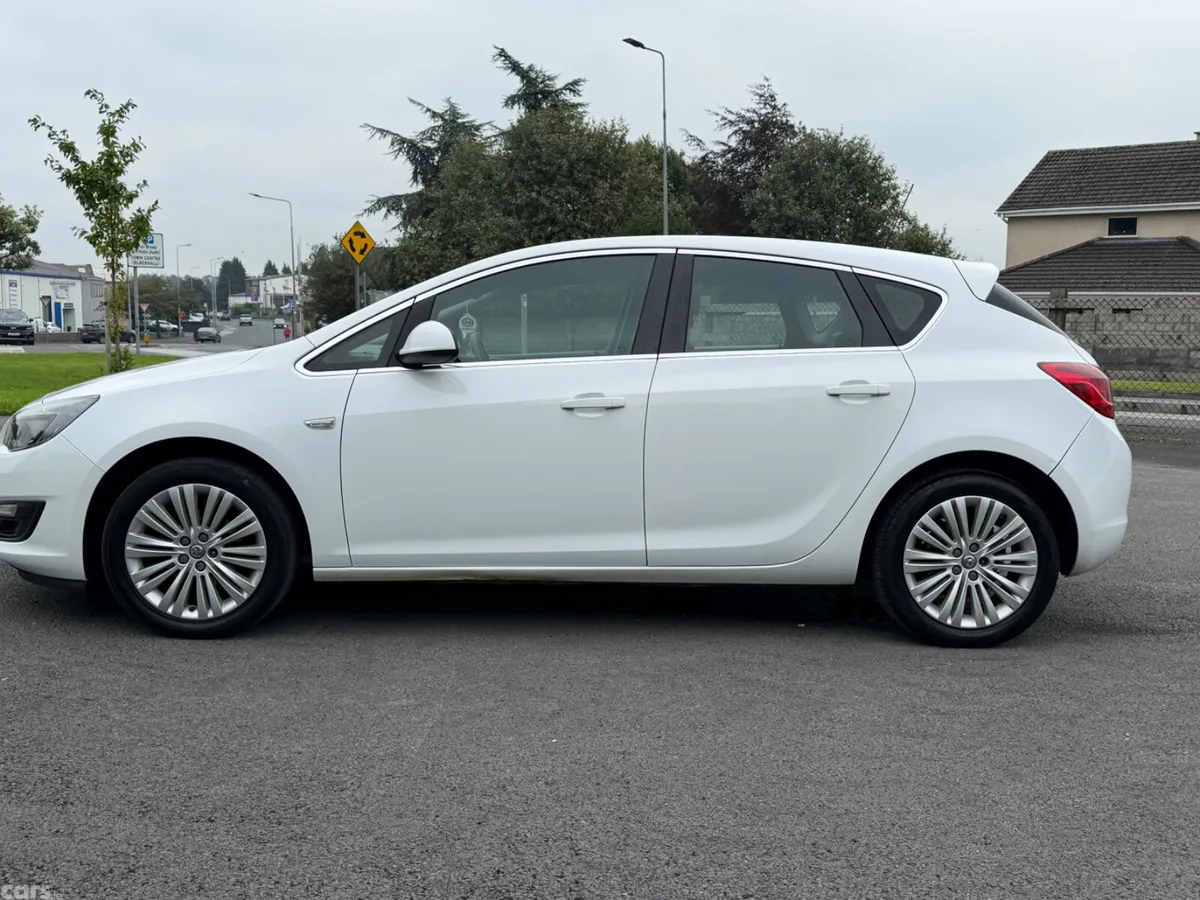 Vauxhall Astra Hatchback, Petrol, 2015, White