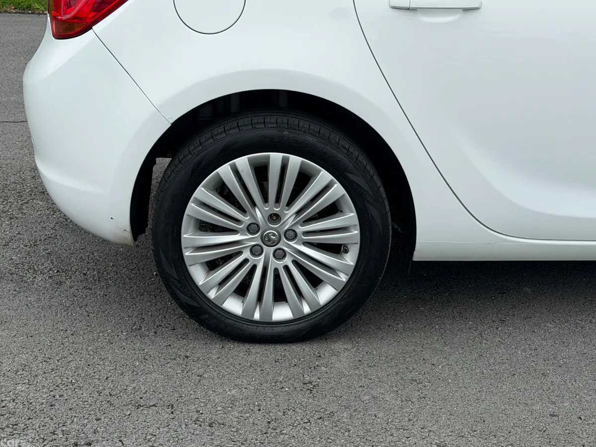 Vauxhall Astra Hatchback, Petrol, 2015, White