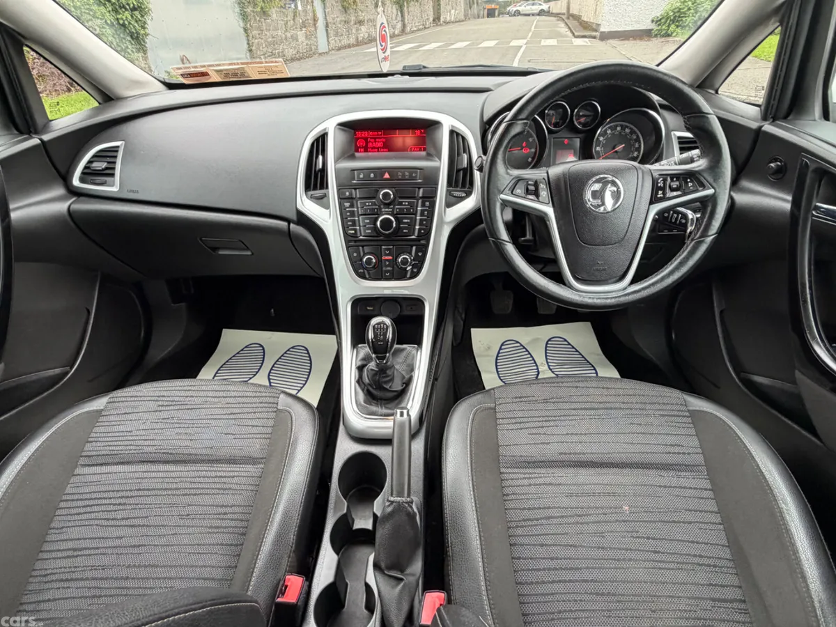 Vauxhall Astra Hatchback, Petrol, 2015, White