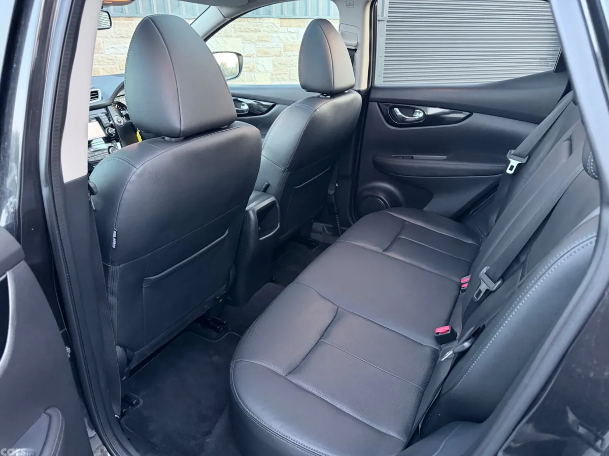 Nissan Qashqai Hatchback, Diesel, 2016, Black